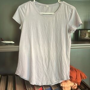 Lilac lululemon tee